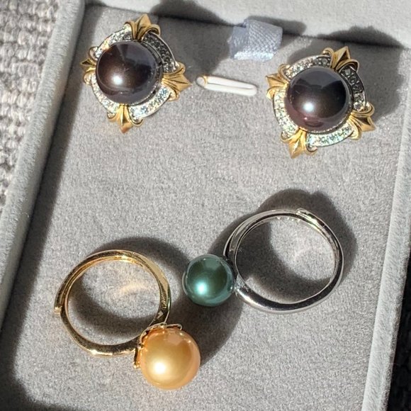 Tahiti Black pearl ear studs - Picture 8 of 8